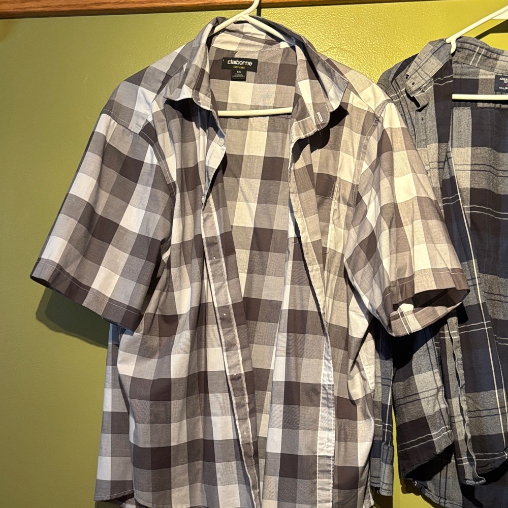 Claiborne Men's Black and White Checkered Short Sleeve Shirt